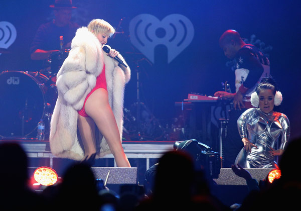 Miley Cyrus MERRY CHRISTMAS at the Jingle Ball...