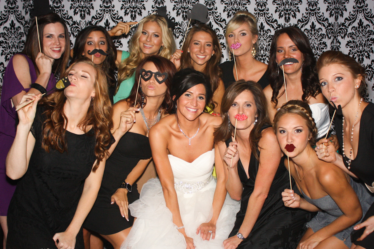 Wacky Wedding Party Picture Trends!