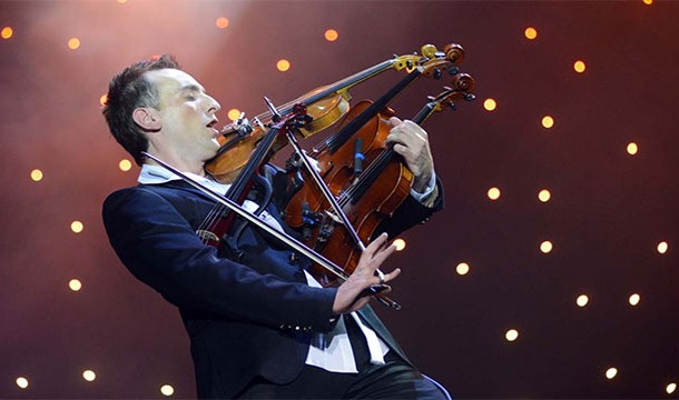 Ukrainian Oleksandr Bozhyk played 4 violins in an attempt to establish the record in 2012.