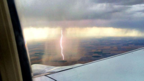 cool pic lightning from a plane