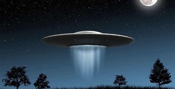 24 Controversial UFO Photographs!