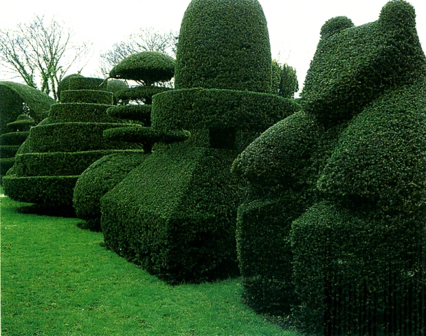 25 Impressive Topiary Sculptures Youll Want In Your Yard!