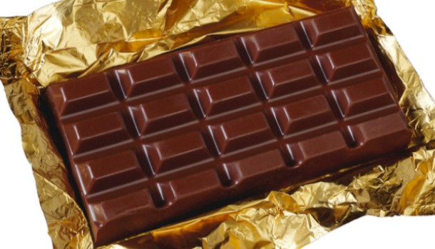 According to new scientific studies, eating chocolate can prevent pregnancy problems. The chemical the obromine found in chocolate may reduce preeclampsia, a major pregnancy complication.