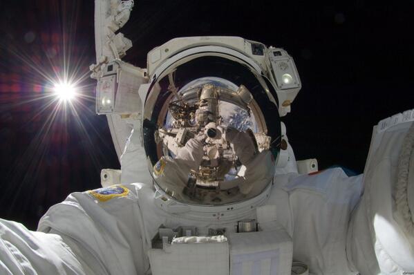 astronaut aki hoshide selfie