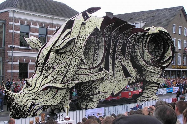 Gigantic Flower Sculpture Festival in the Netherlands!