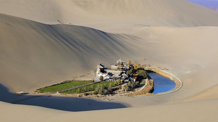 Fascinating photos - gobi desert house