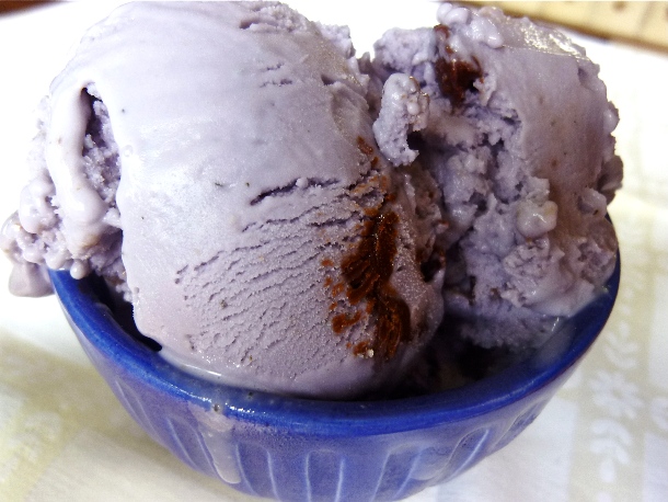 Lavender ice cream-French ice cream flavors often refer to local tastes and aromas, which means a lot of flowers: rose, jasmine, violets, poppies, rosemary, thyme etc. One of the most common flower ice cream flavors in France though, is lavender with its gentle, even delicate taste.