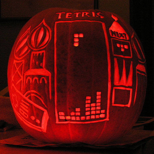 Creative Jack o Lantern carved pumpkin - pumpkin carving game boy - Tetris.
