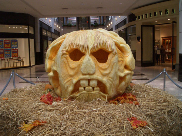 Creative Jack o Lantern carved pumpkin - scary jack o lantern