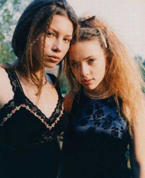 Jessica Biel and Scarlett Johansson in 1998.
