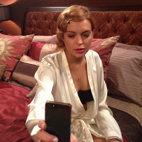 Lindsay Lohan was caught taking a selfie failawkward!