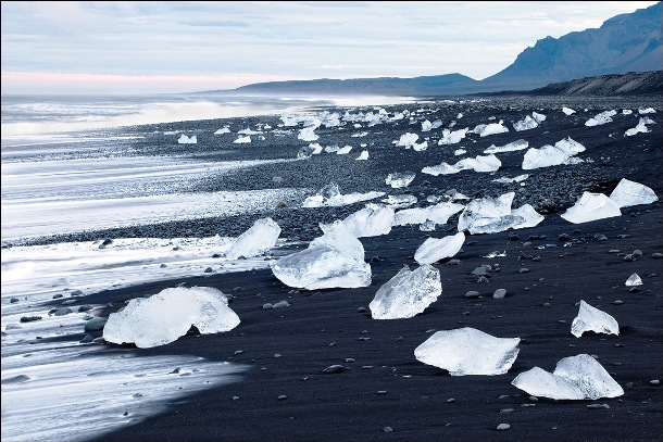 However, since ice is such a distinctive feature of Iceland, you can also come across these spectacular beaches with chunks of ice scattered around.