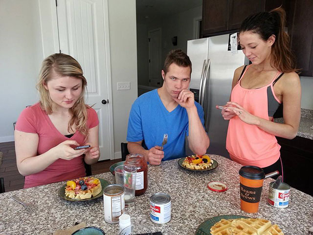 19 Observations About America's Phone Obsession