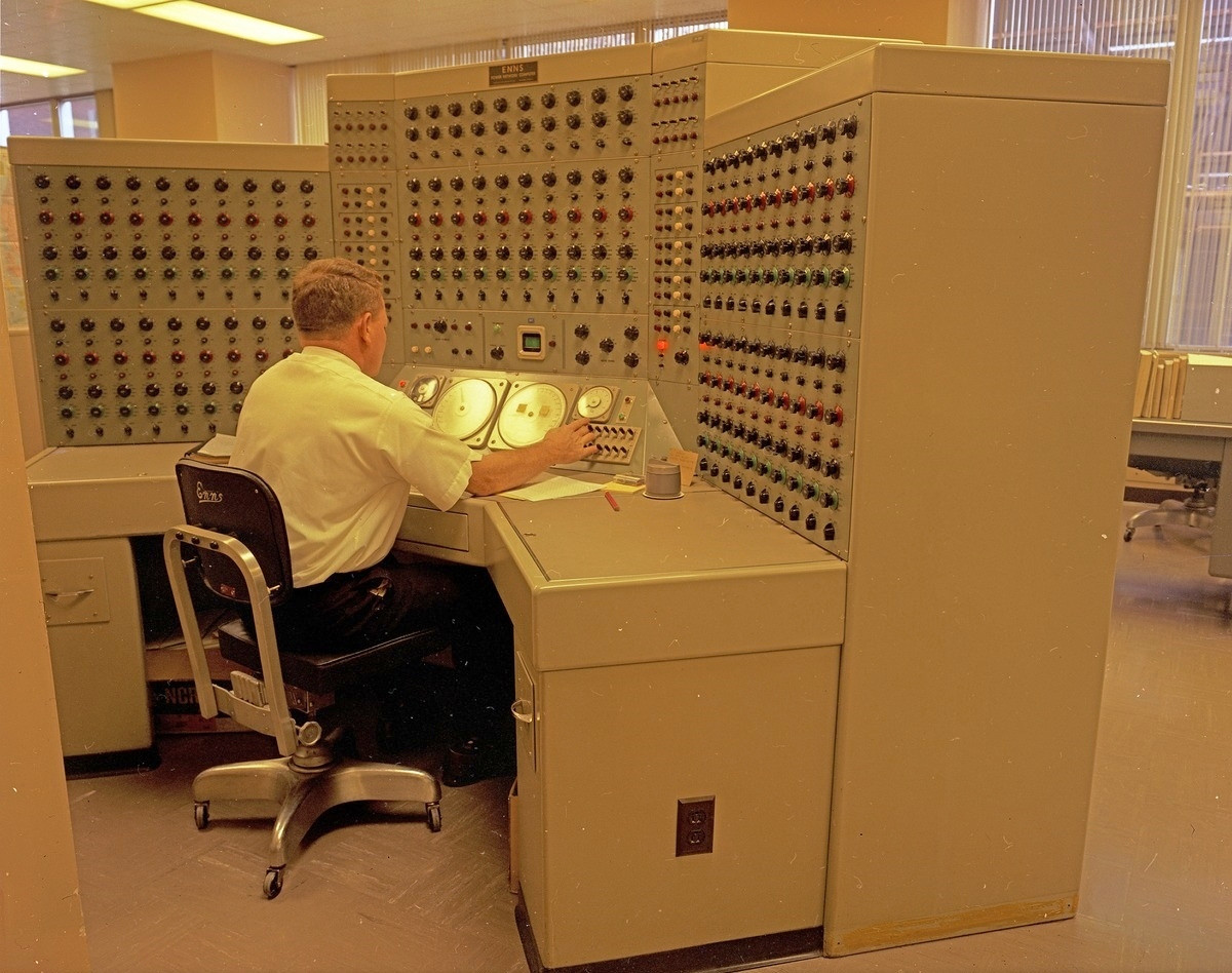 Man working analog computer 1962.