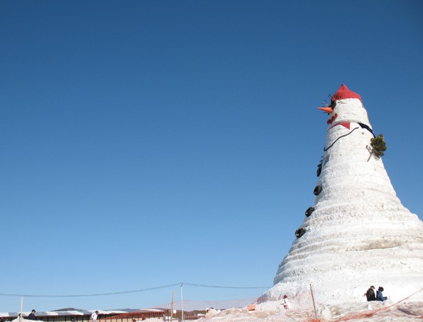 The world's biggest snowman was 113 feet tall and was built in Maine.