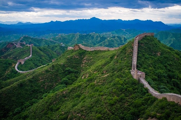 You can see the Great Wall of China from the moon-The Great Wall of China can’t be seen from the moon. Even from a low Earth orbit like where the International Space Station lies it’s barely visible and even then you would need phenomenal eyesight and perfectly clear weather conditions