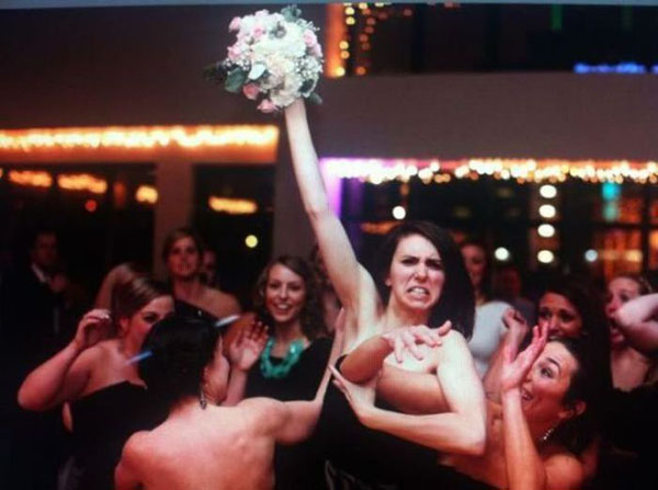 35 Extroadinary Wedding Photos That Dont Suck!