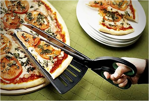 This brilliant scissor-spatula pizza cutter combination