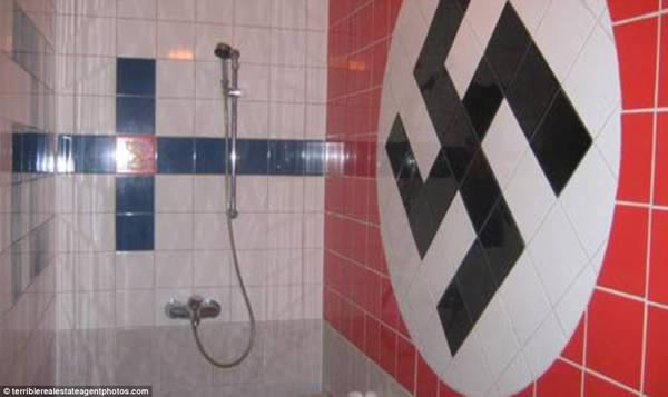 A questionably decorated bathroom motif...