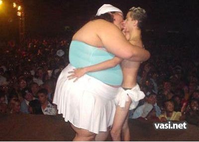 random pic big woman on skinny guy - vasi.net