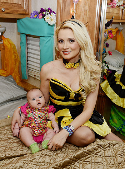 Holly Madison &baby girl RAINBOW AURORA...
Holly Madison defended her decision to name her baby girl Rainbow Aurora. She said, "I want my daughter to be proud of who she is and learn to speak up and stand up for herself at a young age. I spent most of my life being a people-pleaser who worried about what other people thought or thought was cool and I don't want that for her."