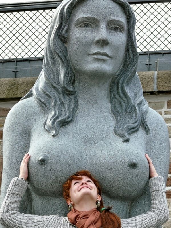 32 People Simulating Sex Stuff with Statues...