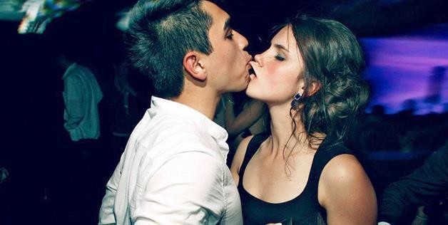 23 Cluless Couples Awkward Kisses!