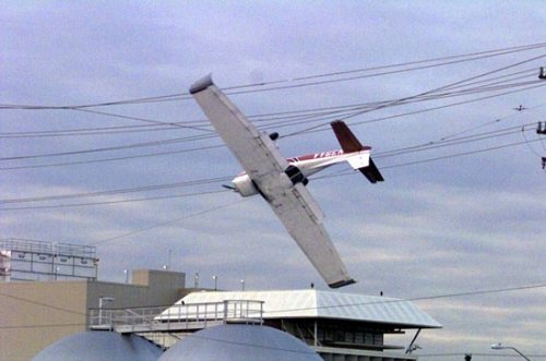 omg plane caught in wires