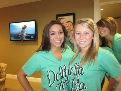 25 of the Weirdest Photobombs