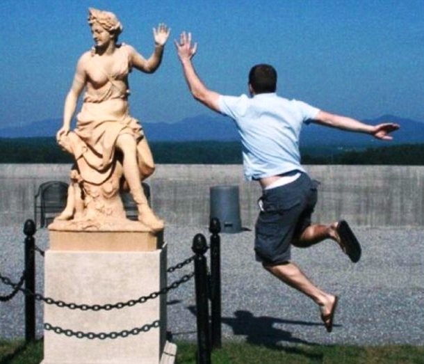 25 Epic Poses with Pretentious Statues!