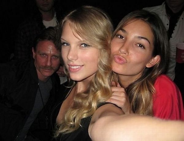 21 of The Sexiest Photobombs