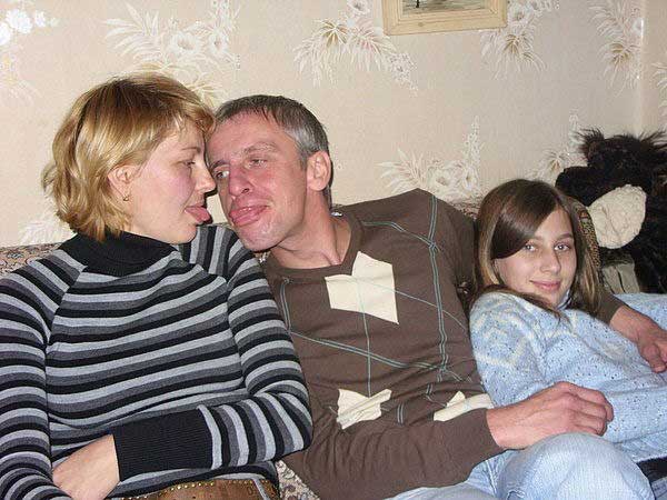 14 Awkward Russian Family Photos!