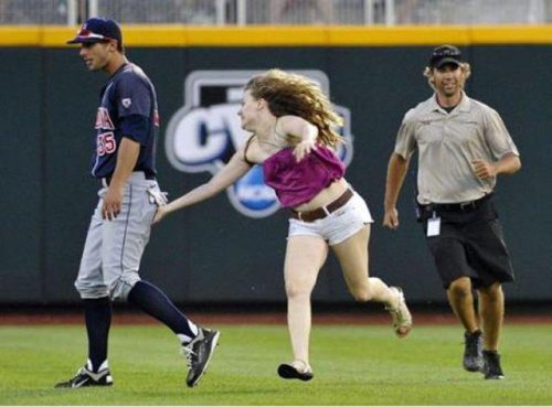 35 Perfectly Timed Pictures in SPORTS!