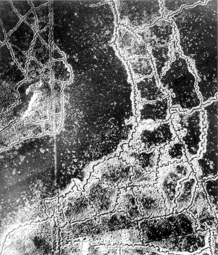 An aerial photograph of the Loos-Hulluch trench systems in World War 1. British trench lines are on the left, German trench lines are on the right.