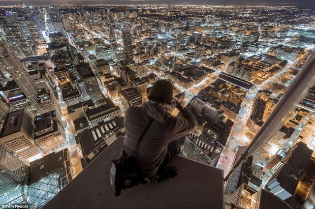 top view people on top of buildings - Ti Tom Ryaboi