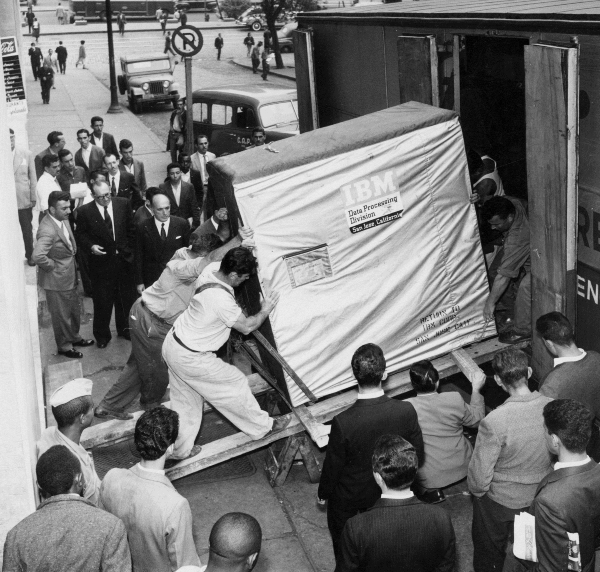5 megabyte hard drive being shipped out, IBM 1956