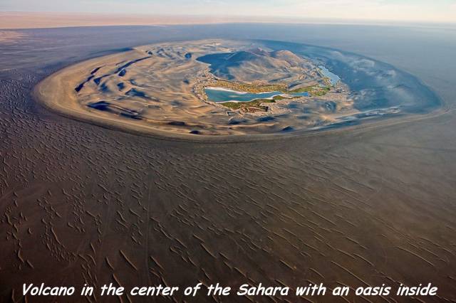 waw an namus libya - Volcano in the center of the Sahara with an oasis inside