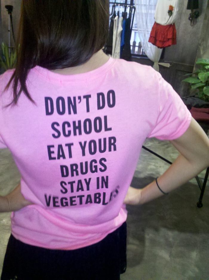 30 People Who Have No Idea What Their Shirt Says!