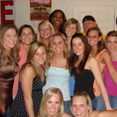 18 Funny Group Picture Photobombs!