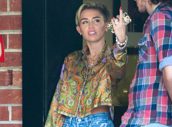 28 Times Famous People Flipped Off People!