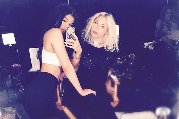 Khloe Kardashian is caught naked in sister Kylie Jenner's selfie...Kylie Jenner's lips or her lack of clothing are usually topics of conversation when it comes to her selfies, but this time it was her naked sister Khloe Kardashian that was hogging the limelight.

Khloe's body has been the talk of the town since she's thrown herself into a rigorous fitness regime. While she may have thought it was safe to be nude, that certainly was NOT the case.
Fans were quick to spot Khloe. They wrote, “look at Khloe naked lol." But coming from the Kardashian family, I really doubt it was indeed accidental.