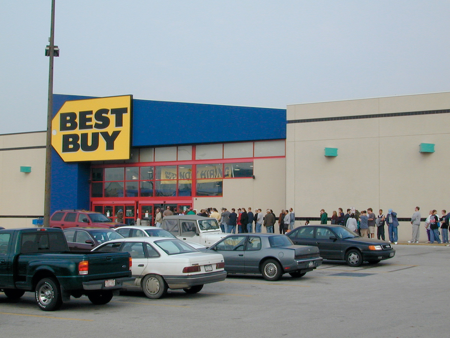 Chris writes, "I was News Editor for EGM at the time, and went around to various Best Buys in the Chicago suburbs to check out the lines the night before. It was pretty insane - there had been big hardware launches before, but this was the first time I remember seeing people camped out at local stores (instead of big 'event' launches like a Times Square Toys R Us thing). These pictures are from the Aurora and Lombard, IL Best Buys in particular. The Babbage's picture is the Fox Valley store in Aurora, IL.

Chris writes, “I was News Editor for EGM at the time, and went around to various Best Buys in the Chicago suburbs to check out the lines the night before. It was pretty insane – there had been big hardware launches before, but this was the first time I remember seeing people camped out at local stores (instead of big ‘event’ launches like a Times Square Toys R Us thing). These pictures are from the Aurora and Lombard, IL Best Buys in particular. The Babbage’s picture is the Fox Valley store in Aurora, IL.