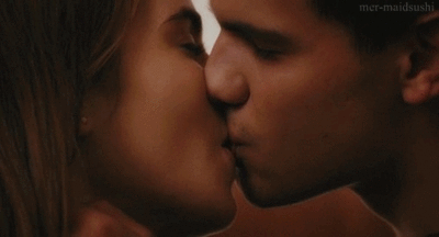14 Most Disturbing Kiss GIF's!