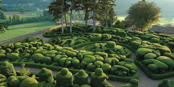 France : Gardens of Marqueyssac Gardens of Marqueyssac – Belvedere of the Dordogne is located in the town of Vézac in a historic park of 22 hectares...