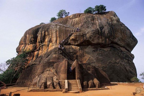 Sri Lanka : The Lion Rock Sigiriya Sigiriya (Lion’s Rock) is a major archaeological site...