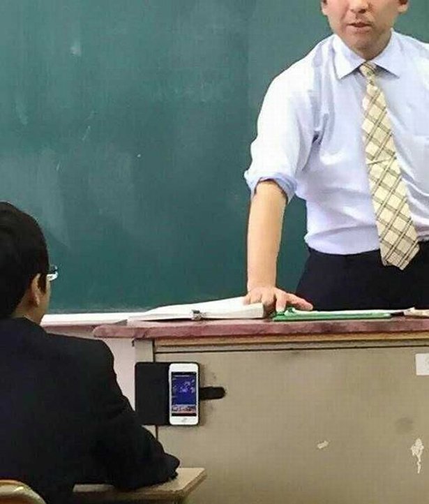hiding smartphone in class