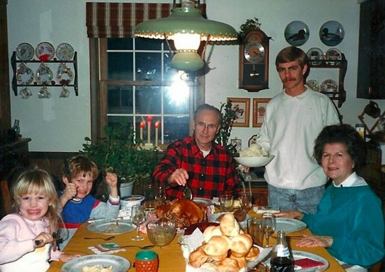 The 20 Most Awkward Thanksgiving Family Photos Ever!