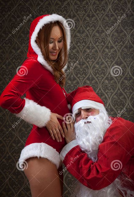 17 Most Awkward Holiday Pregnancy Photos Ever!