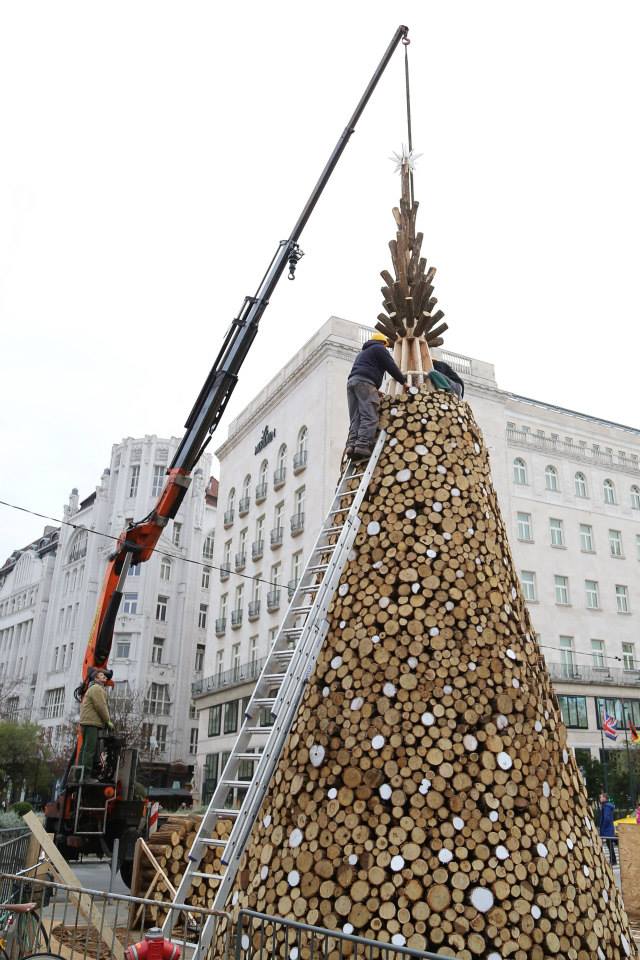 25 Images of Very Unconventional Xmas Trees!