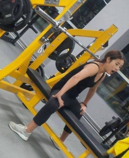 gym girl feet - Strong